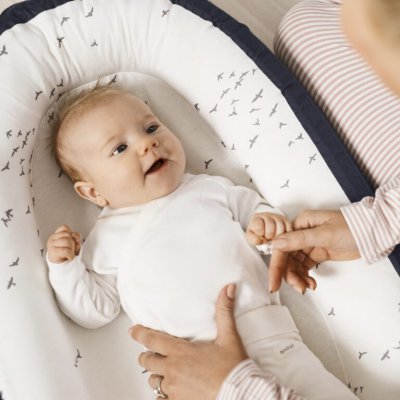 Voksi Hnízdečko Baby Nest Premium - Warm Beige Flying - obrázek