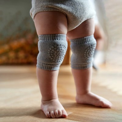 GoBabyGo Protiskluzové návleky na kolena - Grey Melange - obrázek