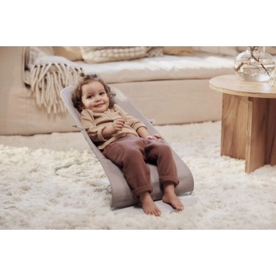 BabyBjörn Lehátko Bouncer Bliss Woven Petal - Sand Grey, světle šedá konstrukce - obrázek